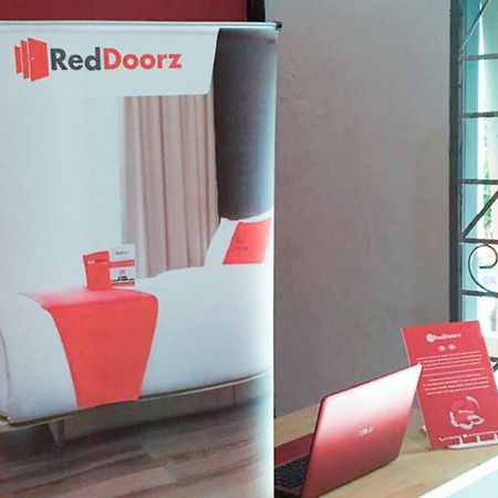 Reddoorz @ Simpang Lima Jupiter Hotel Соронг Екстериор снимка