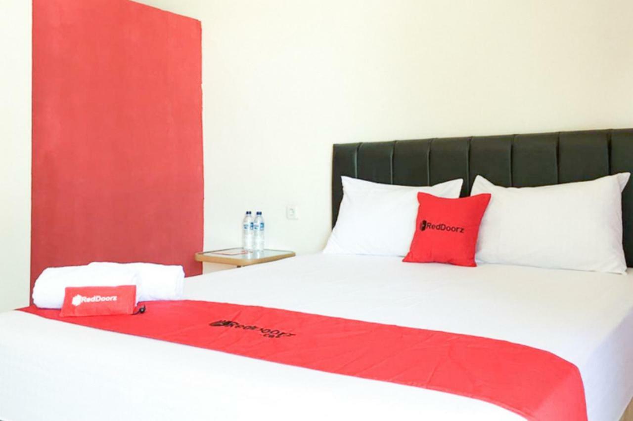 Reddoorz @ Simpang Lima Jupiter Hotel Соронг Екстериор снимка