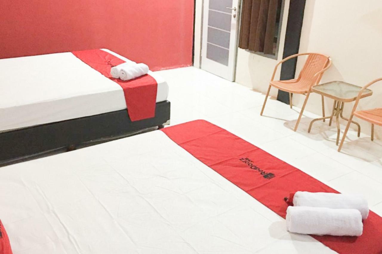 Reddoorz @ Simpang Lima Jupiter Hotel Соронг Екстериор снимка