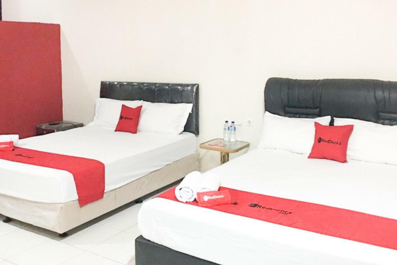 Reddoorz @ Simpang Lima Jupiter Hotel Соронг Екстериор снимка