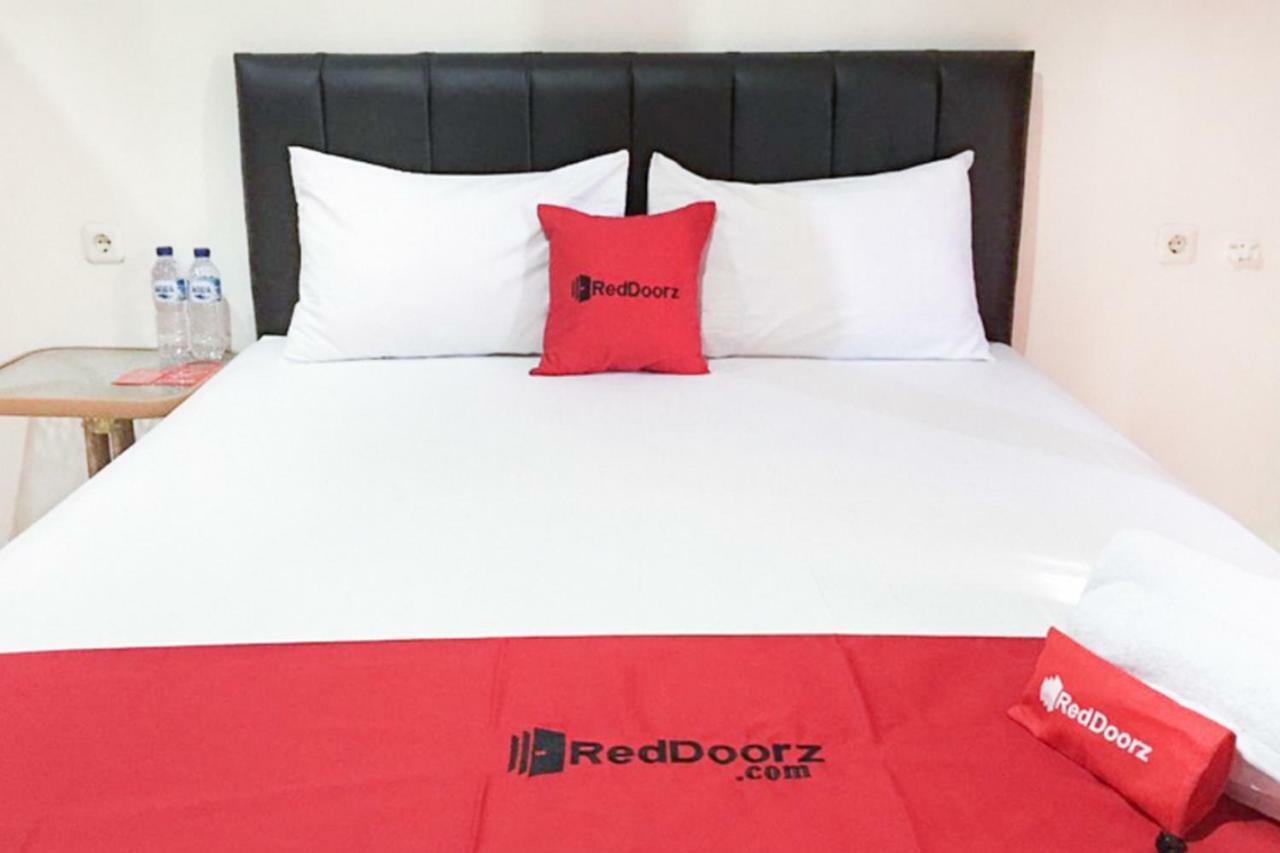 Reddoorz @ Simpang Lima Jupiter Hotel Соронг Екстериор снимка
