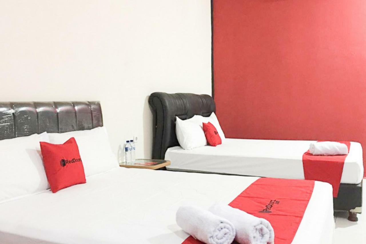 Reddoorz @ Simpang Lima Jupiter Hotel Соронг Екстериор снимка