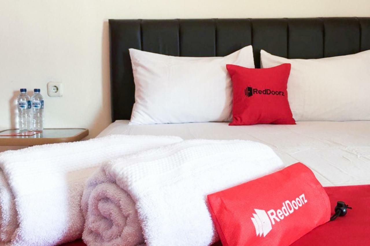 Reddoorz @ Simpang Lima Jupiter Hotel Соронг Екстериор снимка